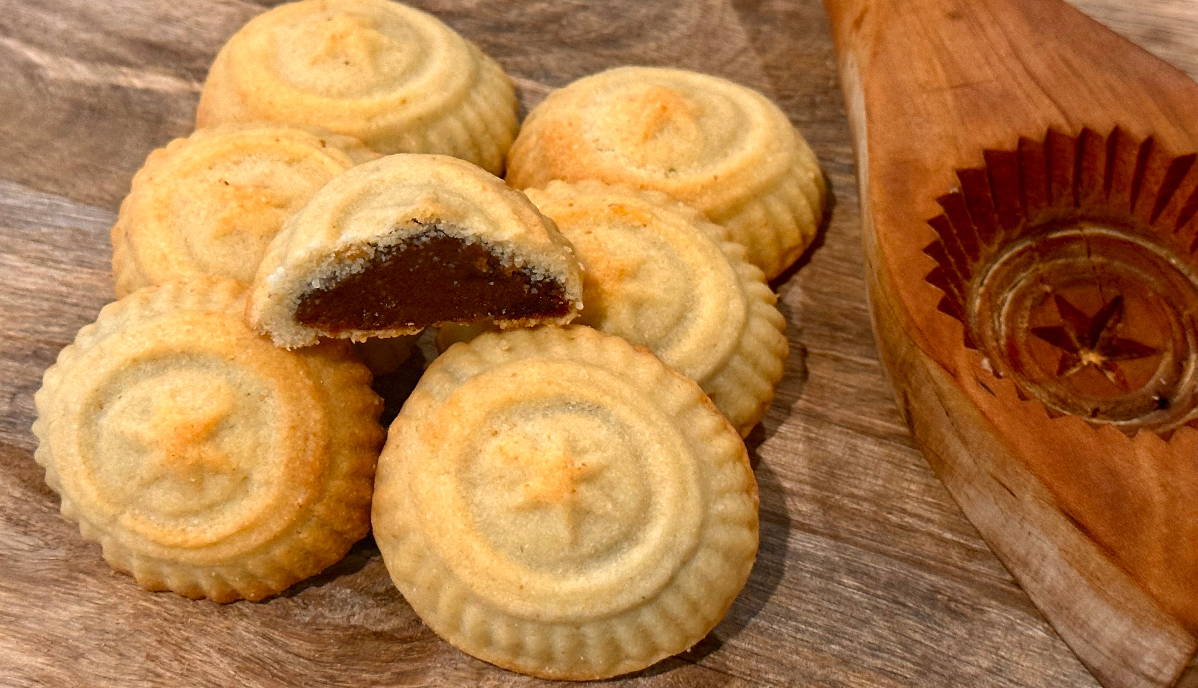 Ma'amoul with Date Filling