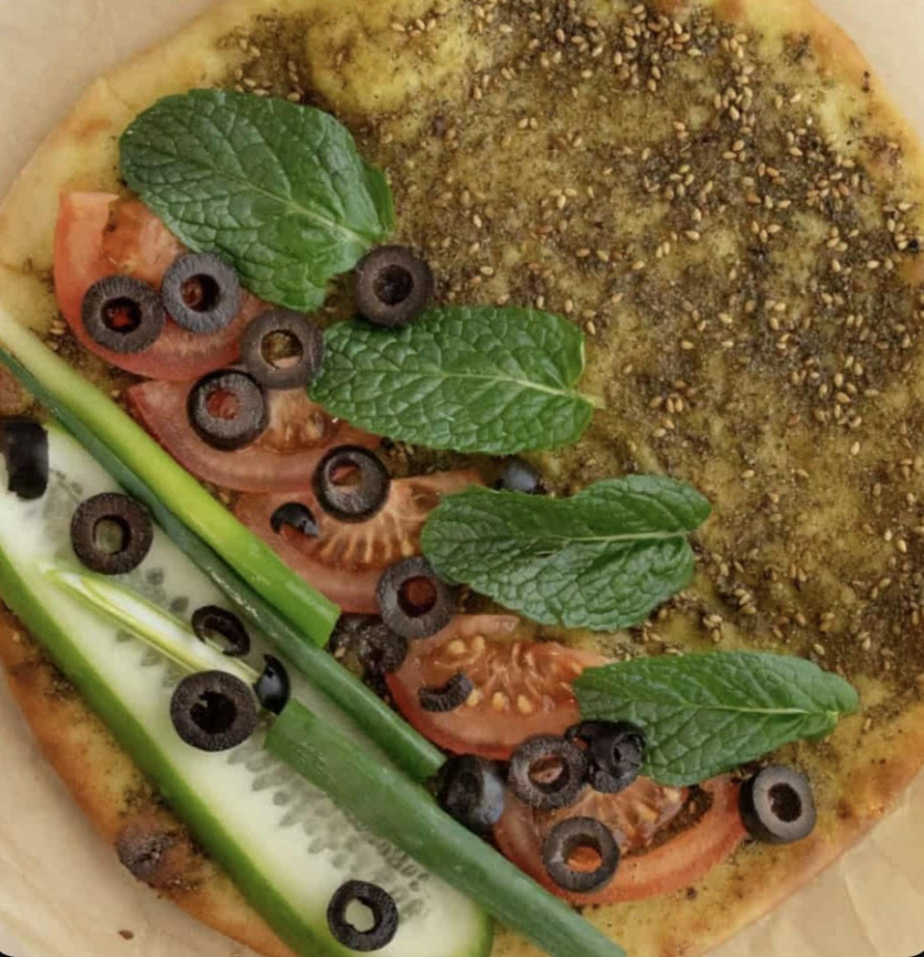 Manoush Zaatar with Veggies